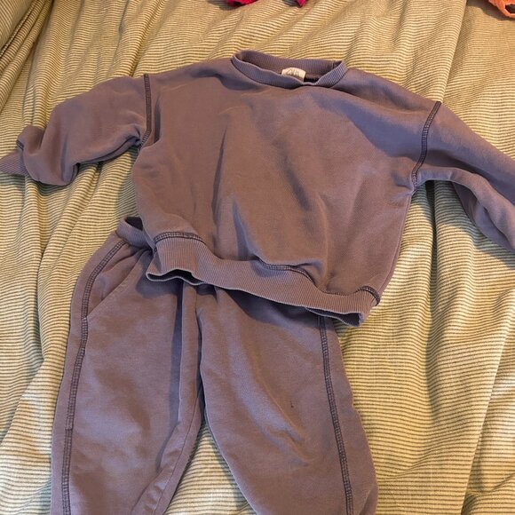 💜 Zara Kids Vintage-Style Sweatsuit – Size 2–3T (2-Piece Set) 💜 - Picture 1 of 3